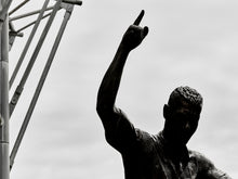 Load image into Gallery viewer, Alan Shearer Statue, St James Park
